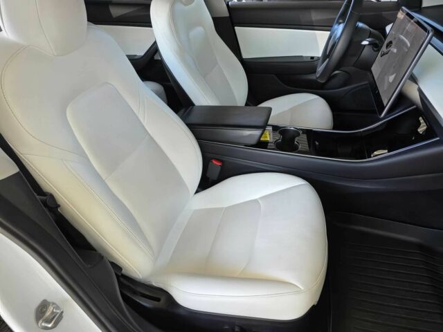 Белый Тесла Модель 3, объемом двигателя 0 л и пробегом 32 тыс. км за 9000 $, фото 7 на Automoto.ua