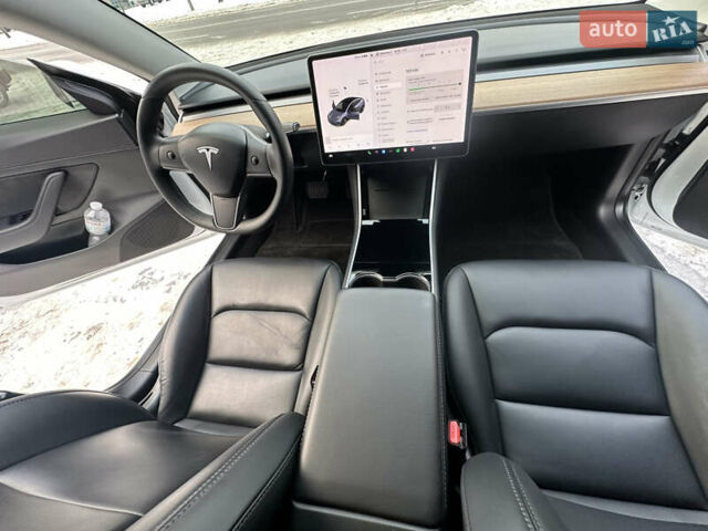 Белый Тесла Модель 3, объемом двигателя 0 л и пробегом 45 тыс. км за 15700 $, фото 19 на Automoto.ua