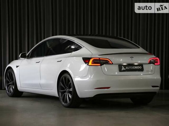 Белый Тесла Модель 3, объемом двигателя 0 л и пробегом 44 тыс. км за 28500 $, фото 4 на Automoto.ua