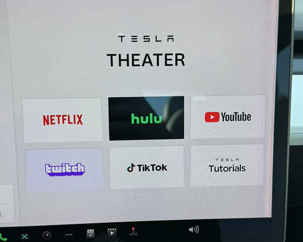 Белый Тесла Модель 3, объемом двигателя 0 л и пробегом 107 тыс. км за 19500 $, фото 32 на Automoto.ua