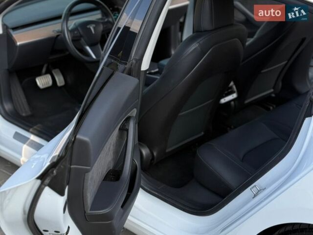 Білий Тесла Модель 3, об'ємом двигуна 0 л та пробігом 120 тис. км за 23000 $, фото 8 на Automoto.ua