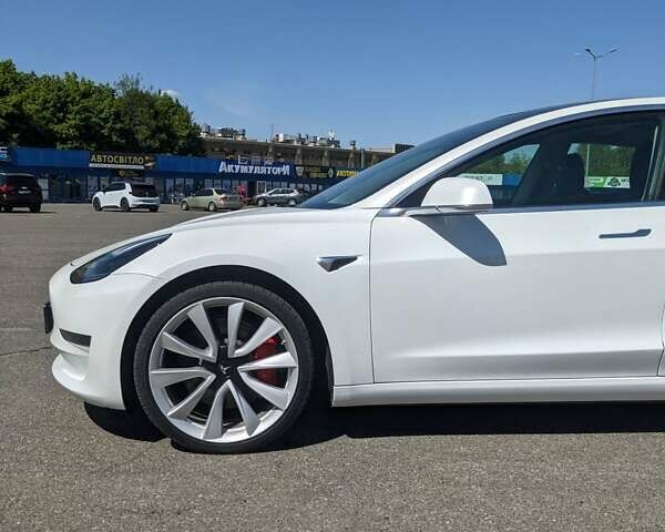 Белый Тесла Модель 3, объемом двигателя 0 л и пробегом 101 тыс. км за 23500 $, фото 16 на Automoto.ua