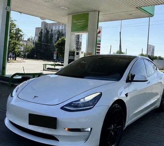 Білий Тесла Модель 3, об'ємом двигуна 0 л та пробігом 137 тис. км за 14936 $, фото 3 на Automoto.ua