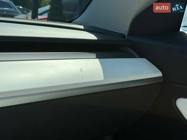 Білий Тесла Модель 3, об'ємом двигуна 0 л та пробігом 67 тис. км за 20499 $, фото 21 на Automoto.ua