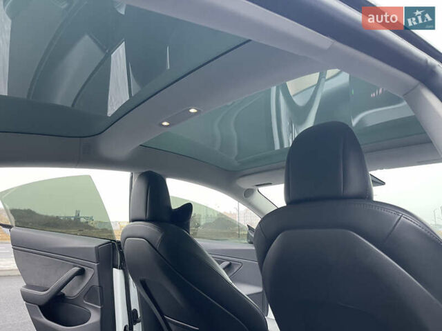 Белый Тесла Модель 3, объемом двигателя 0 л и пробегом 73 тыс. км за 17000 $, фото 38 на Automoto.ua