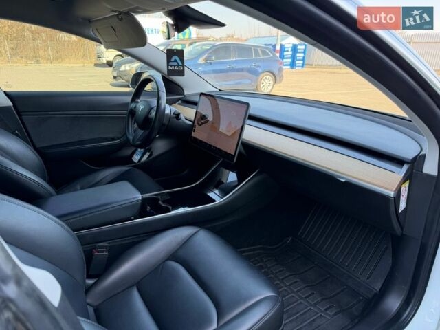 Білий Тесла Модель 3, об'ємом двигуна 0 л та пробігом 88 тис. км за 16999 $, фото 17 на Automoto.ua