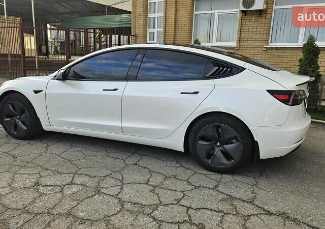 Білий Тесла Модель 3, об'ємом двигуна 0 л та пробігом 78 тис. км за 15300 $, фото 3 на Automoto.ua