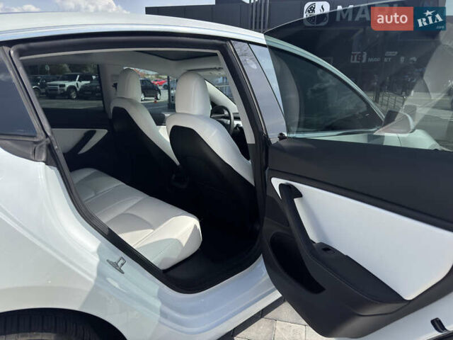 Білий Тесла Модель 3, об'ємом двигуна 0 л та пробігом 145 тис. км за 15200 $, фото 11 на Automoto.ua