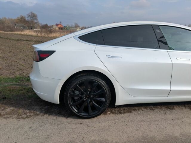 Білий Тесла Модель 3, об'ємом двигуна 0 л та пробігом 120 тис. км за 19700 $, фото 9 на Automoto.ua