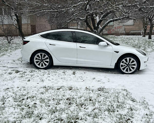 Белый Тесла Модель 3, объемом двигателя 0 л и пробегом 49 тыс. км за 17000 $, фото 5 на Automoto.ua