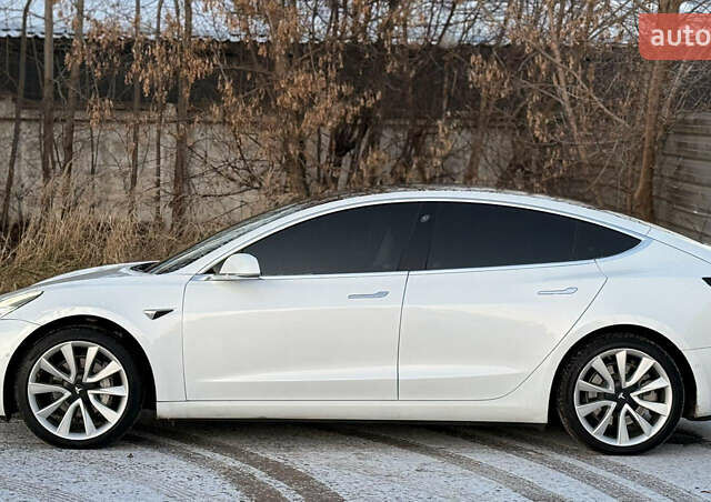 Білий Тесла Модель 3, об'ємом двигуна 0 л та пробігом 208 тис. км за 14300 $, фото 2 на Automoto.ua