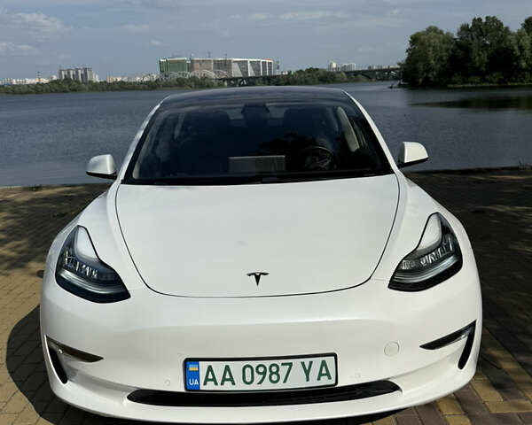Белый Тесла Модель 3, объемом двигателя 0 л и пробегом 101 тыс. км за 14600 $, фото 13 на Automoto.ua