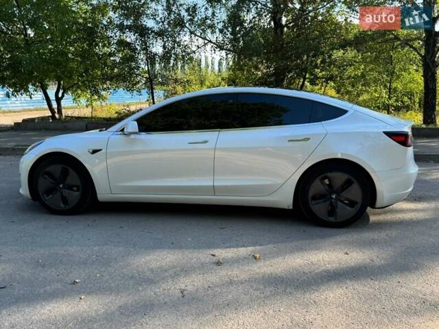 Белый Тесла Модель 3, объемом двигателя 0 л и пробегом 12 тыс. км за 18300 $, фото 6 на Automoto.ua