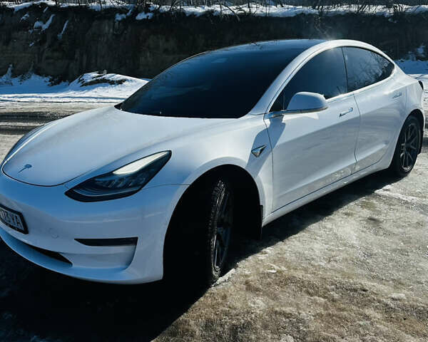 Белый Тесла Модель 3, объемом двигателя 0 л и пробегом 112 тыс. км за 17000 $, фото 1 на Automoto.ua