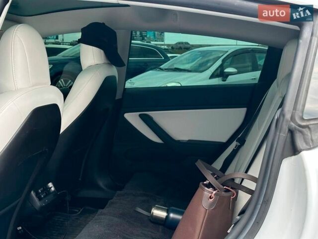 Белый Тесла Модель 3, объемом двигателя 0 л и пробегом 120 тыс. км за 14590 $, фото 22 на Automoto.ua