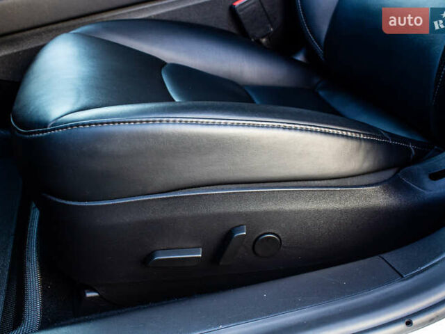 Белый Тесла Модель 3, объемом двигателя 0 л и пробегом 146 тыс. км за 17500 $, фото 43 на Automoto.ua