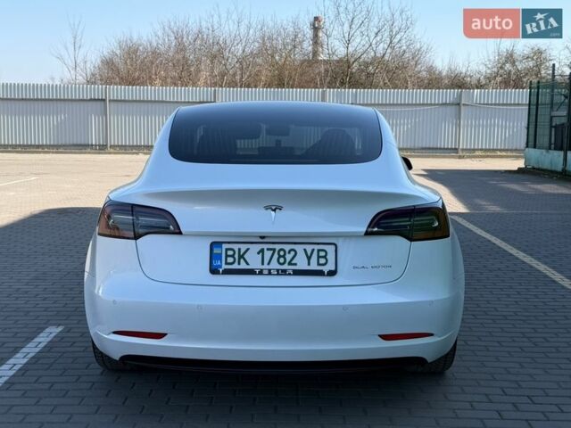 Білий Тесла Модель 3, об'ємом двигуна 0 л та пробігом 88 тис. км за 16999 $, фото 7 на Automoto.ua