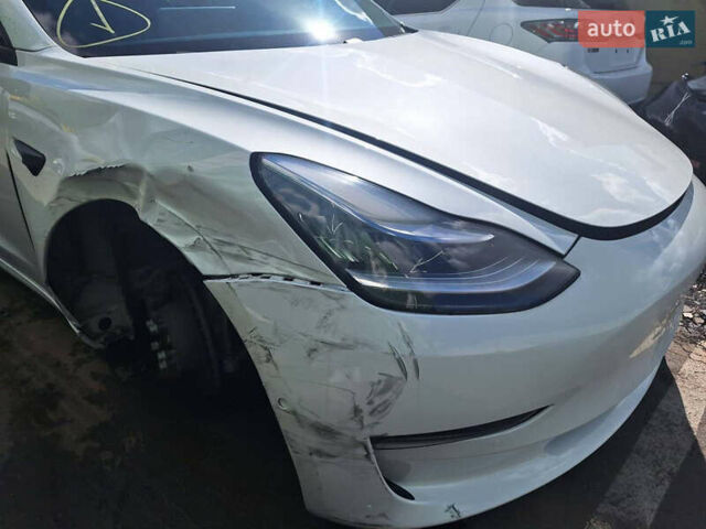 Білий Тесла Модель 3, об'ємом двигуна 0 л та пробігом 111 тис. км за 21500 $, фото 37 на Automoto.ua