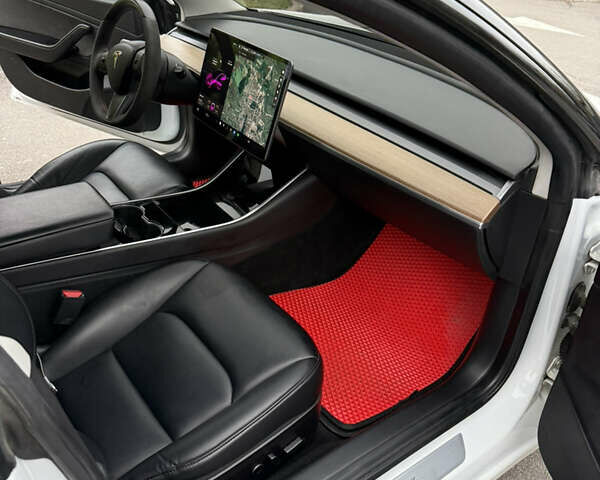 Білий Тесла Модель 3, об'ємом двигуна 0 л та пробігом 139 тис. км за 15700 $, фото 19 на Automoto.ua