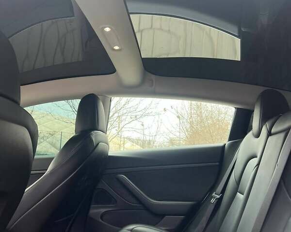 Белый Тесла Модель 3, объемом двигателя 0 л и пробегом 36 тыс. км за 16000 $, фото 3 на Automoto.ua