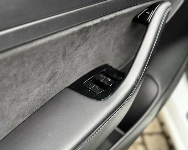 Белый Тесла Модель 3, объемом двигателя 0 л и пробегом 45 тыс. км за 15600 $, фото 9 на Automoto.ua