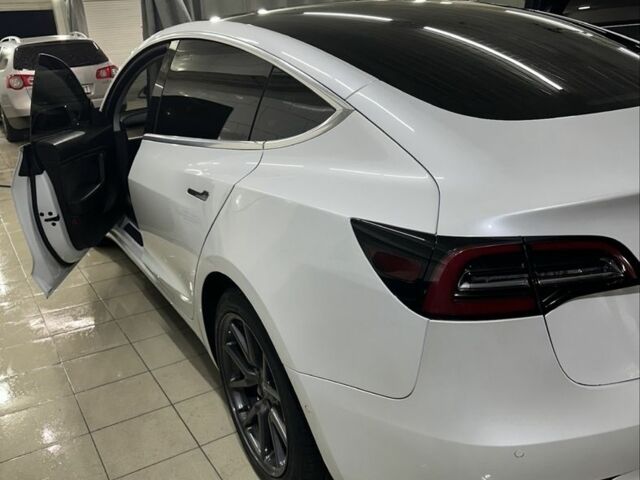 Белый Тесла Модель 3, объемом двигателя 0 л и пробегом 240 тыс. км за 15800 $, фото 5 на Automoto.ua