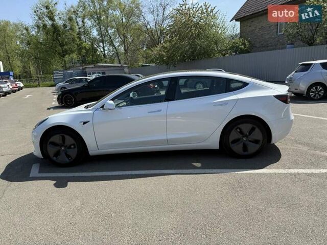 Белый Тесла Модель 3, объемом двигателя 0 л и пробегом 31 тыс. км за 19900 $, фото 5 на Automoto.ua