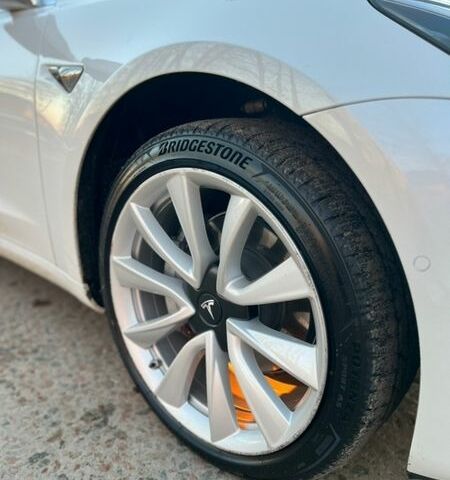 Белый Тесла Модель 3, объемом двигателя 0 л и пробегом 62 тыс. км за 22400 $, фото 10 на Automoto.ua