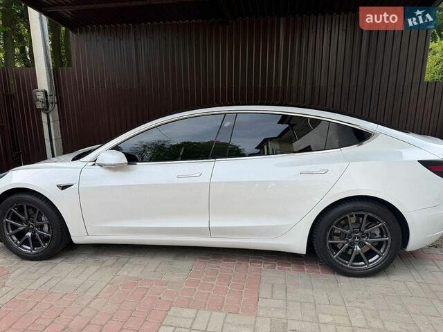 Белый Тесла Модель 3, объемом двигателя 0 л и пробегом 234 тыс. км за 13900 $, фото 2 на Automoto.ua