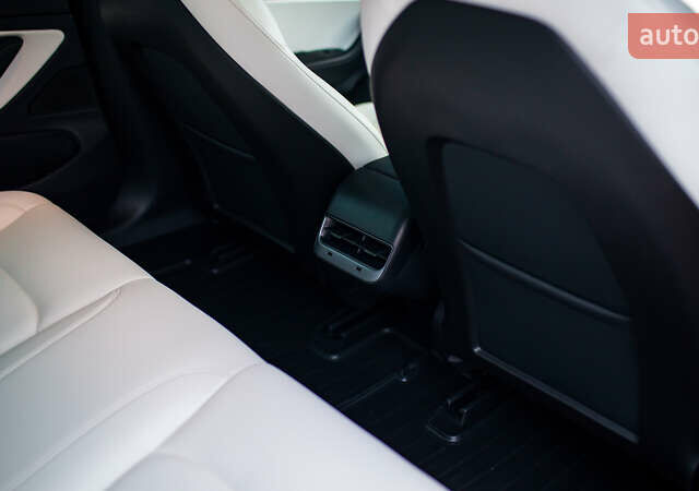 Белый Тесла Модель 3, объемом двигателя 0 л и пробегом 63 тыс. км за 15999 $, фото 34 на Automoto.ua