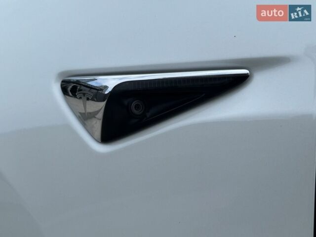 Білий Тесла Модель 3, об'ємом двигуна 0 л та пробігом 45 тис. км за 15900 $, фото 10 на Automoto.ua