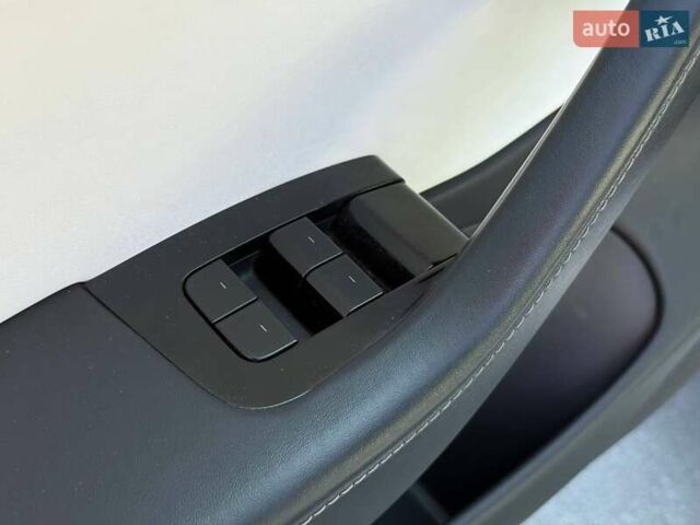 Білий Тесла Модель 3, об'ємом двигуна 0 л та пробігом 67 тис. км за 20500 $, фото 18 на Automoto.ua