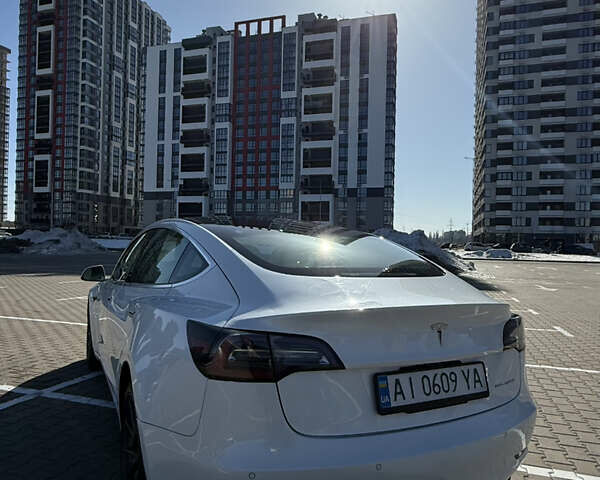 Белый Тесла Модель 3, объемом двигателя 0 л и пробегом 129 тыс. км за 16200 $, фото 1 на Automoto.ua
