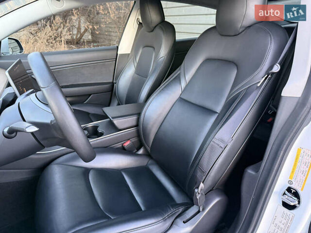 Білий Тесла Модель 3, об'ємом двигуна 0 л та пробігом 208 тис. км за 14300 $, фото 20 на Automoto.ua