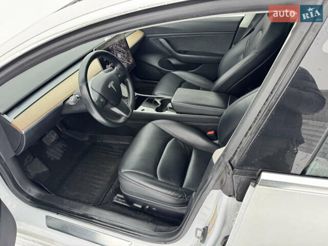 Белый Тесла Модель 3, объемом двигателя 0 л и пробегом 197 тыс. км за 18000 $, фото 10 на Automoto.ua