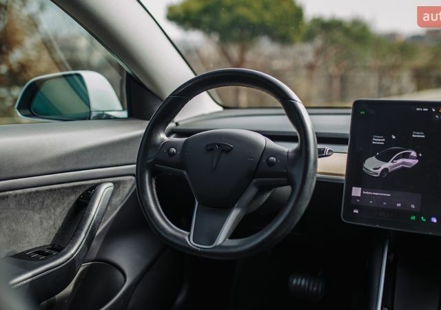 Білий Тесла Модель 3, об'ємом двигуна 0 л та пробігом 90 тис. км за 14000 $, фото 15 на Automoto.ua
