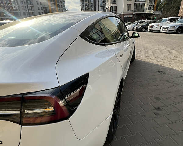 Білий Тесла Модель 3, об'ємом двигуна 0 л та пробігом 59 тис. км за 19200 $, фото 4 на Automoto.ua