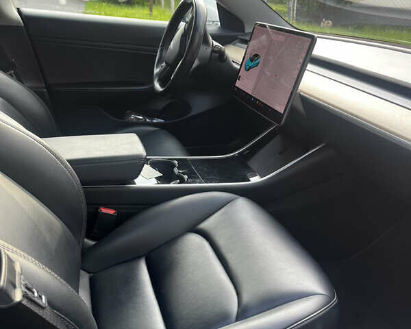 Тесла Модель 3 2019 в Ровно на Automoto.ua Белый Тесла Модель 3, объемом двигателя 0 л и пробегом 263 тыс. км за 15900 $, фото 9 на Automoto.ua