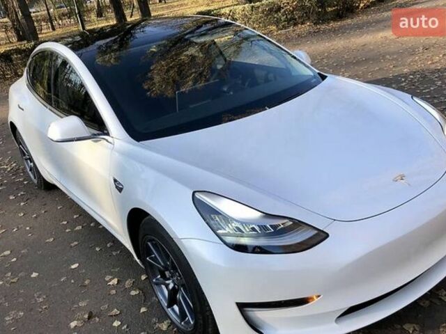 Белый Тесла Модель 3, объемом двигателя 0 л и пробегом 30 тыс. км за 13900 $, фото 1 на Automoto.ua