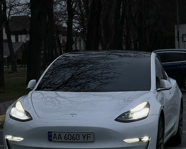 Белый Тесла Модель 3, объемом двигателя 0 л и пробегом 76 тыс. км за 21000 $, фото 2 на Automoto.ua