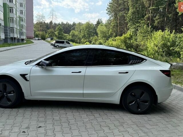 Белый Тесла Модель 3, объемом двигателя 0 л и пробегом 99 тыс. км за 15490 $, фото 5 на Automoto.ua