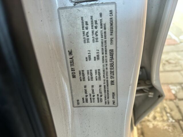 Белый Тесла Модель 3, объемом двигателя 0 л и пробегом 95 тыс. км за 14999 $, фото 3 на Automoto.ua