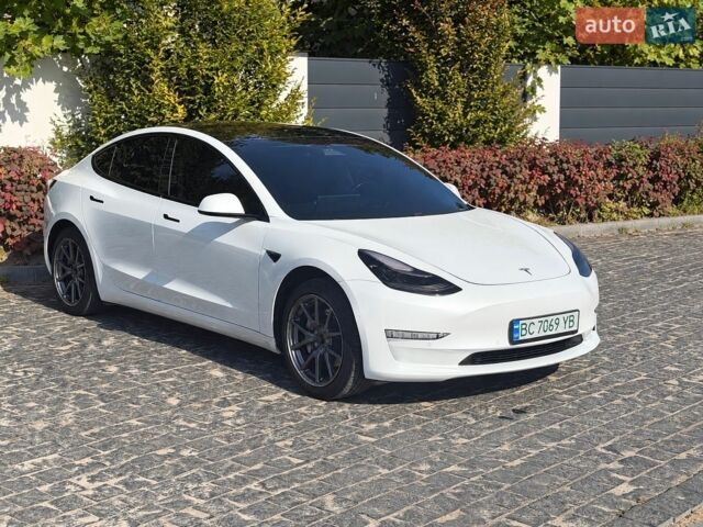 Белый Тесла Модель 3, объемом двигателя 0 л и пробегом 123 тыс. км за 16900 $, фото 2 на Automoto.ua