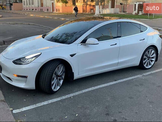 Белый Тесла Модель 3, объемом двигателя 0 л и пробегом 60 тыс. км за 18500 $, фото 2 на Automoto.ua