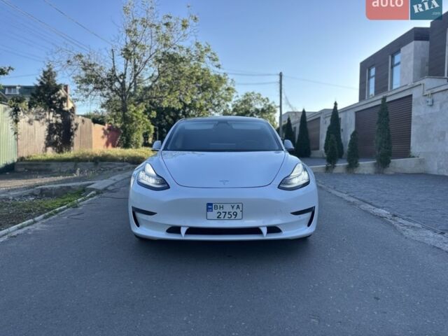 Белый Тесла Модель 3, объемом двигателя 0 л и пробегом 111 тыс. км за 16300 $, фото 2 на Automoto.ua