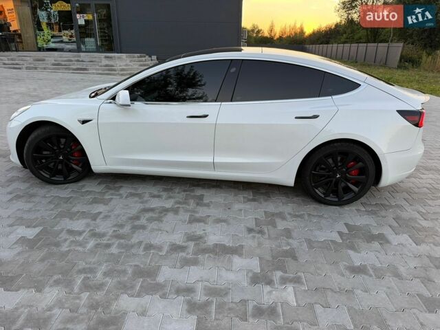 Білий Тесла Модель 3, об'ємом двигуна 0 л та пробігом 117 тис. км за 15900 $, фото 4 на Automoto.ua