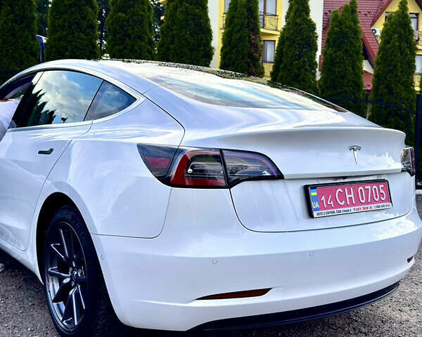 Белый Тесла Модель 3, объемом двигателя 0 л и пробегом 32 тыс. км за 21500 $, фото 17 на Automoto.ua