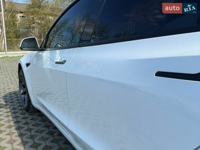 Белый Тесла Модель 3, объемом двигателя 0 л и пробегом 100 тыс. км за 13900 $, фото 26 на Automoto.ua