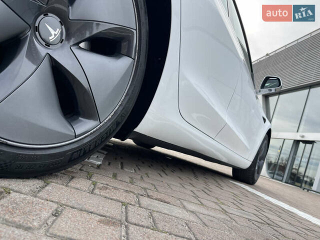 Белый Тесла Модель 3, объемом двигателя 0 л и пробегом 120 тыс. км за 17000 $, фото 25 на Automoto.ua