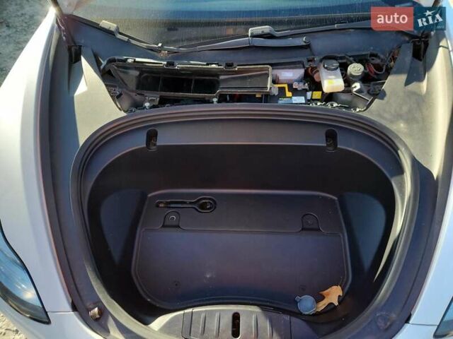 Белый Тесла Модель 3, объемом двигателя 0 л и пробегом 56 тыс. км за 6600 $, фото 9 на Automoto.ua